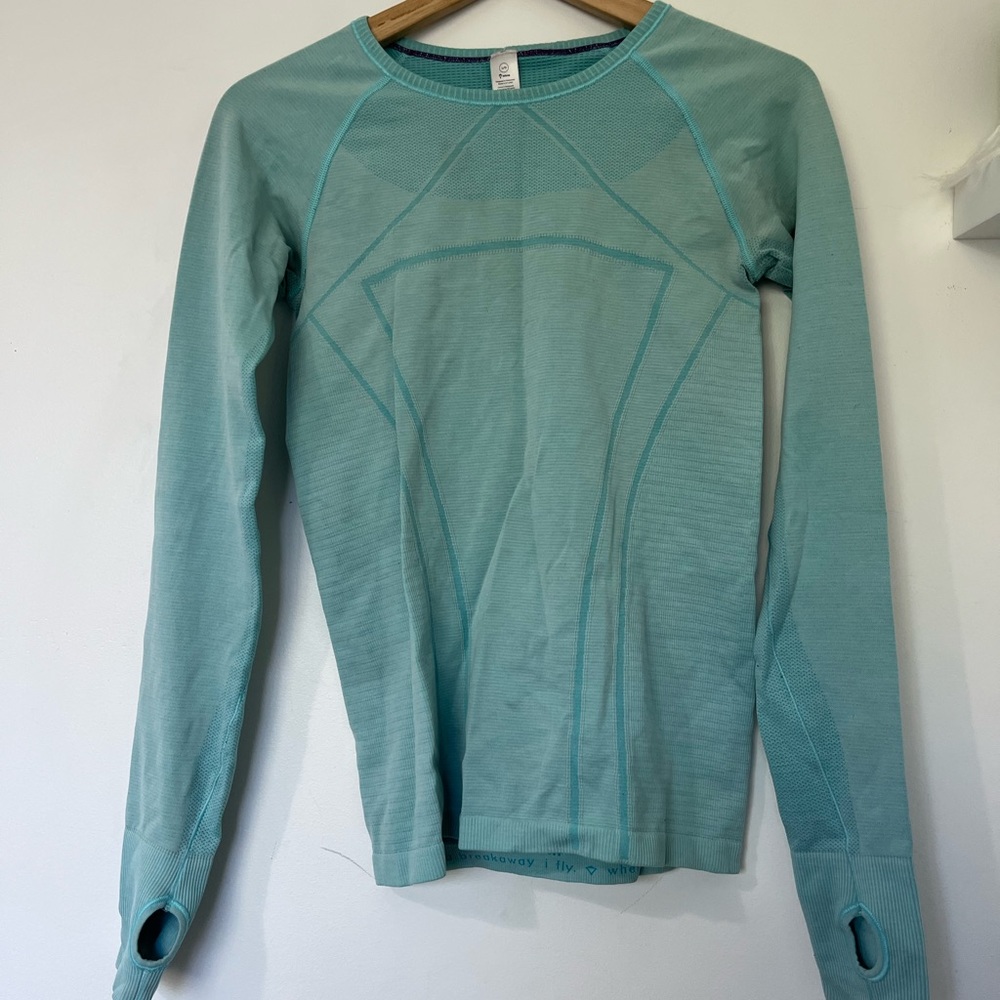 IVIVVA LONG SLEEVE BLUE ATHLETIC TOP